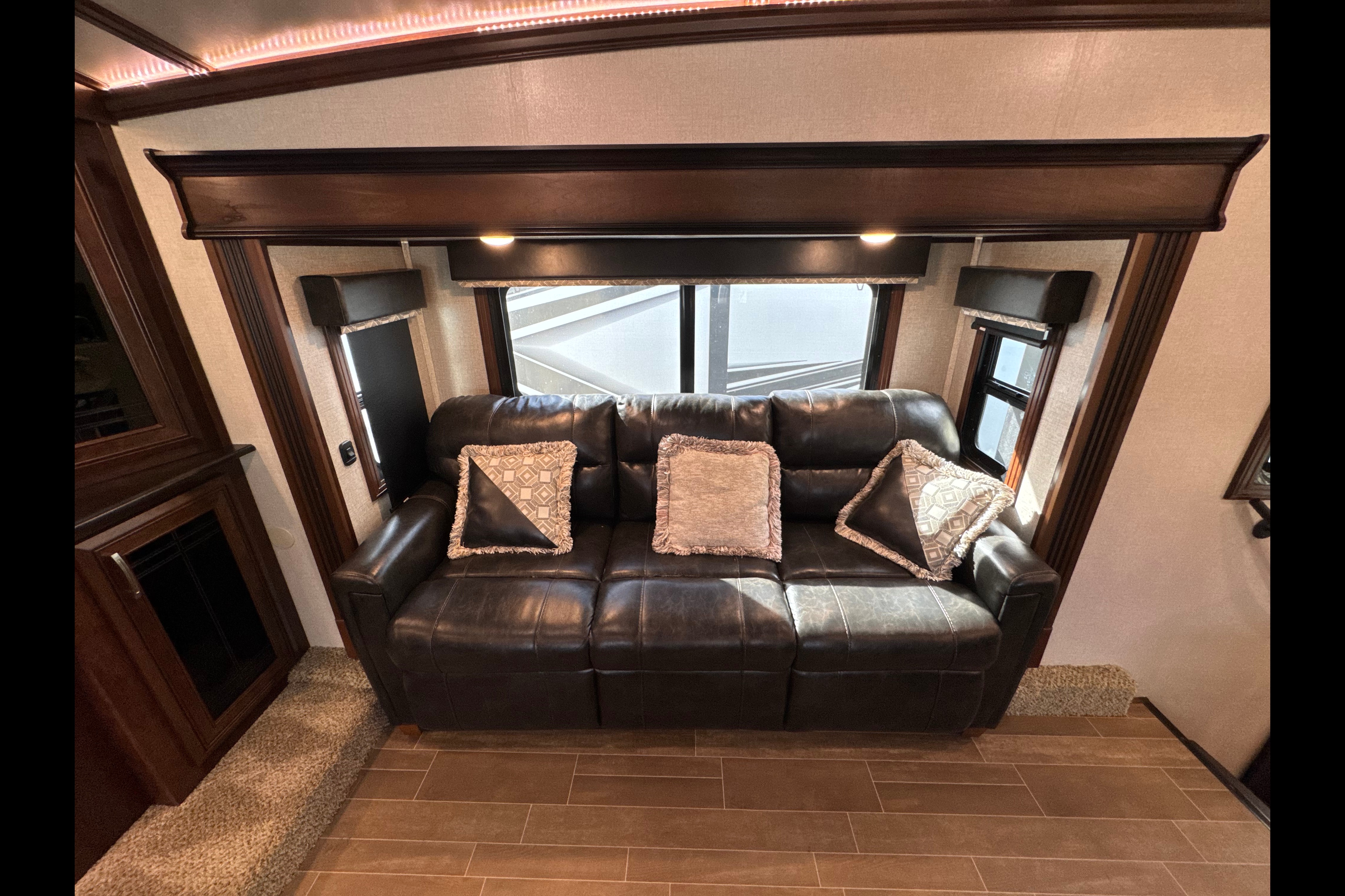 Westland 2019 Jayco Pinnacle Fifth Wheel