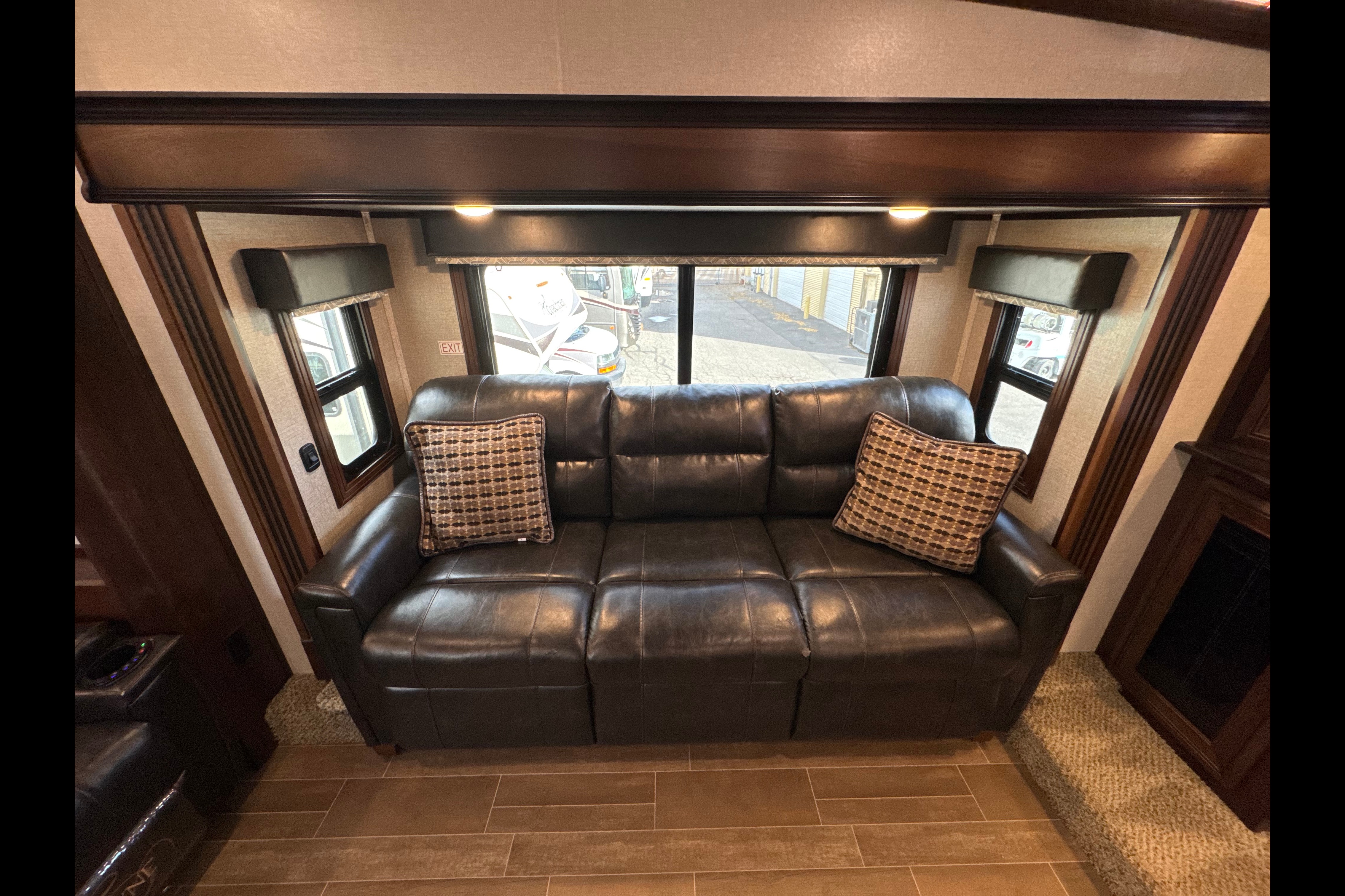 Westland 2019 Jayco Pinnacle Fifth Wheel