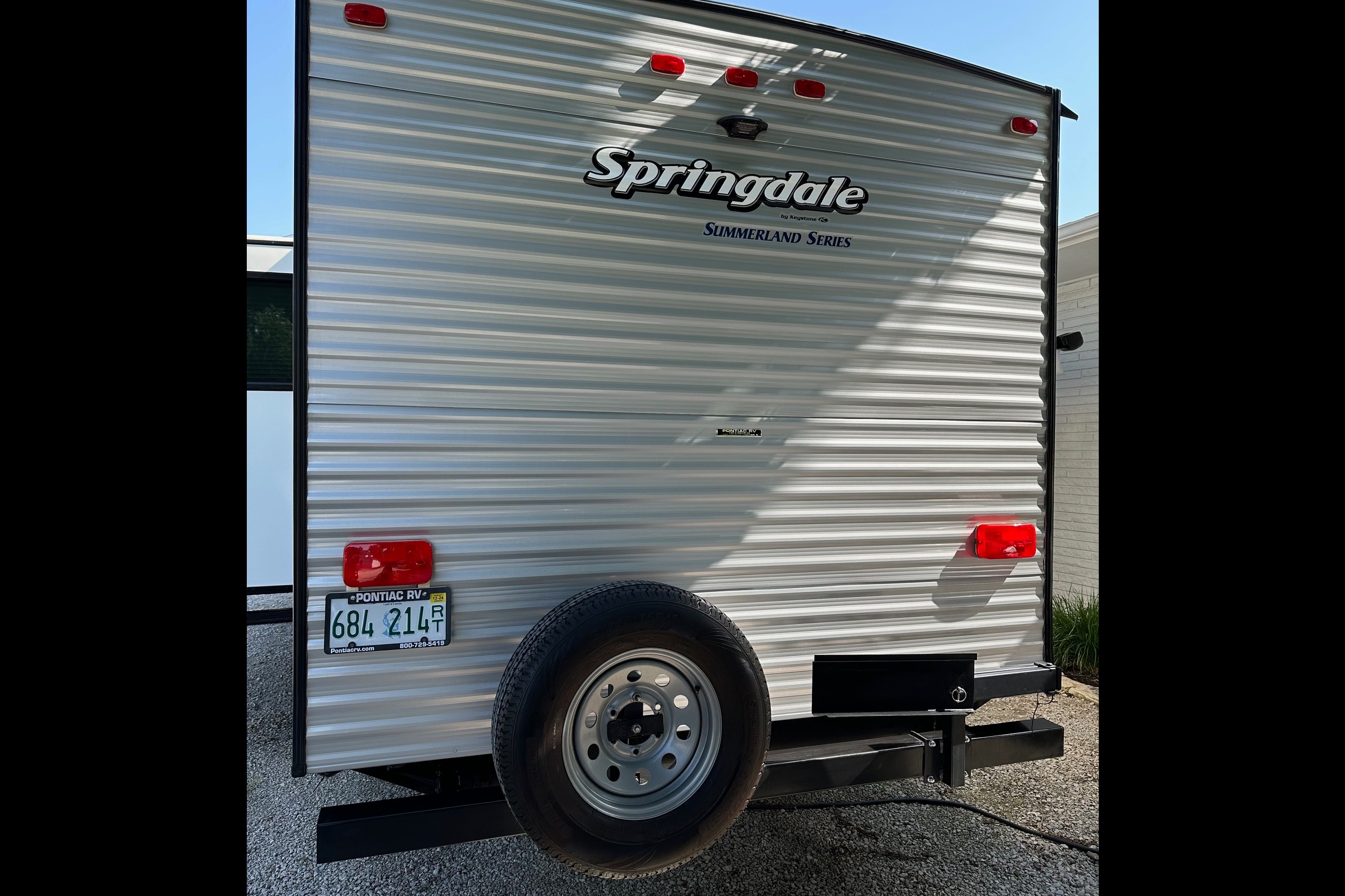 2017 Keystone Summerland 2980BH Sleeps 9!!