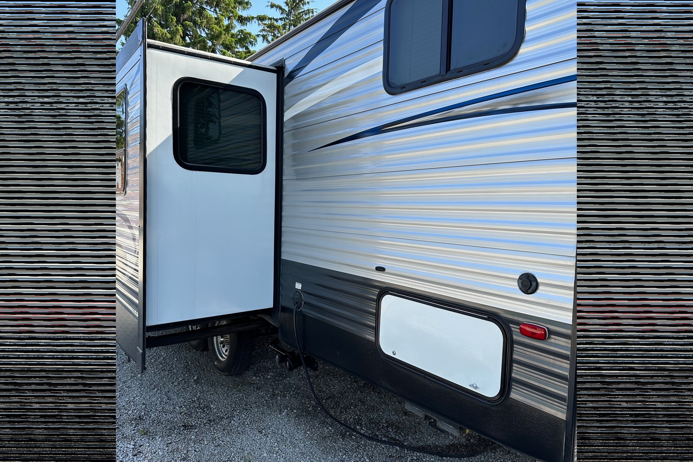 2017 Keystone Summerland 2980BH Sleeps 9!!