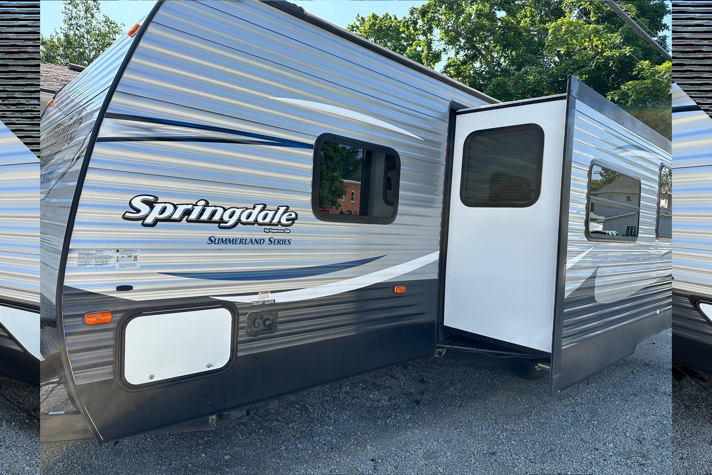 2017 Keystone Summerland 2980BH Sleeps 9!!