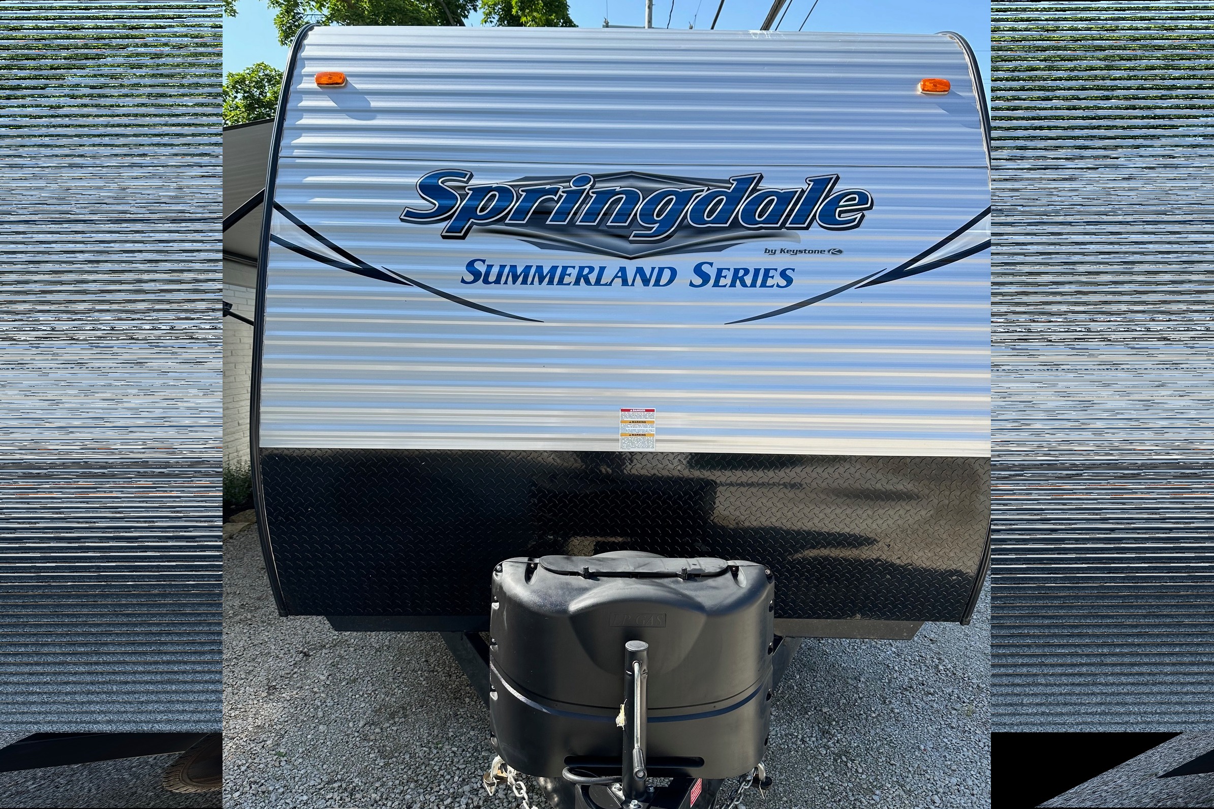 2017 Keystone Summerland 2980BH Sleeps 9!!