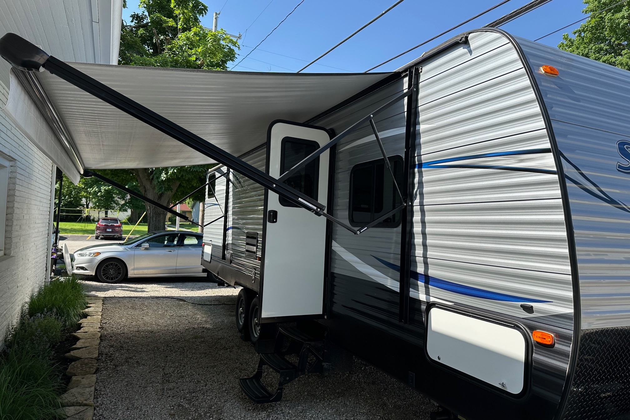 2017 Keystone Summerland 2980BH Sleeps 9!!