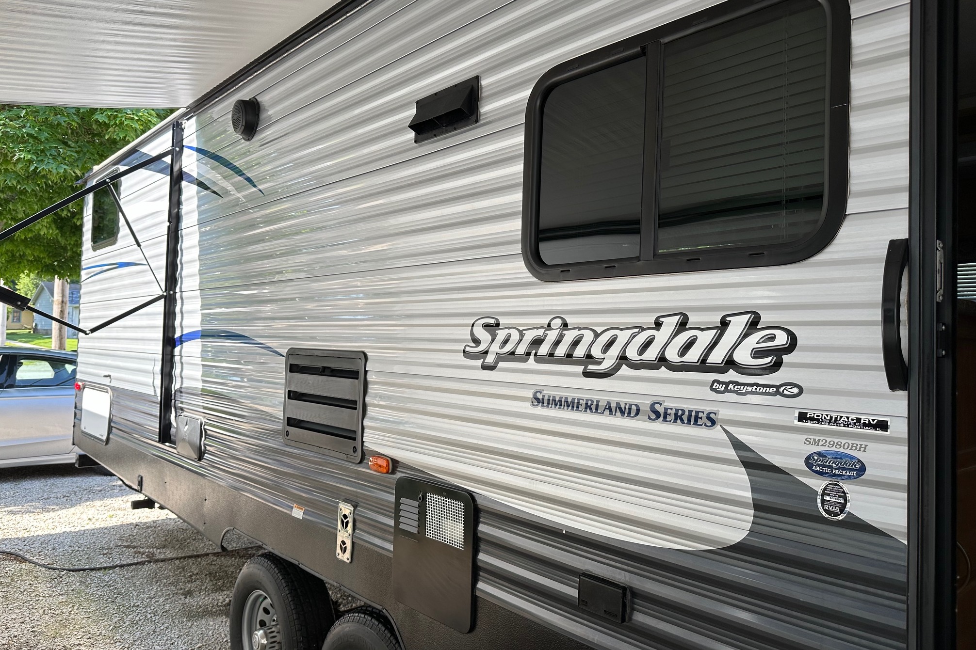2017 Keystone Summerland 2980BH Sleeps 9!!
