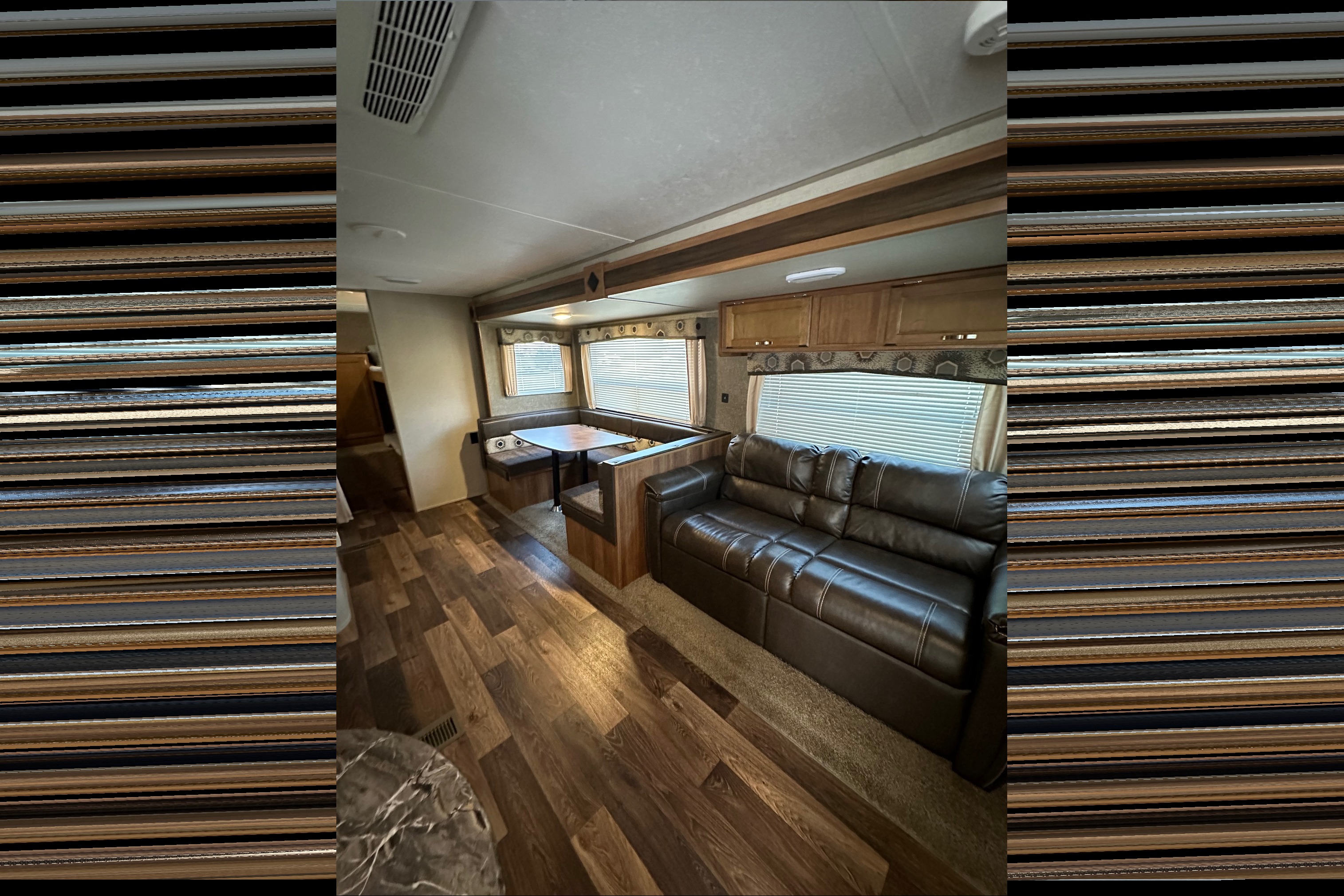 2017 Keystone Summerland 2980BH Sleeps 9!!