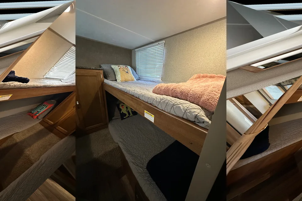 2017 Keystone Summerland 2980BH Sleeps 9!!