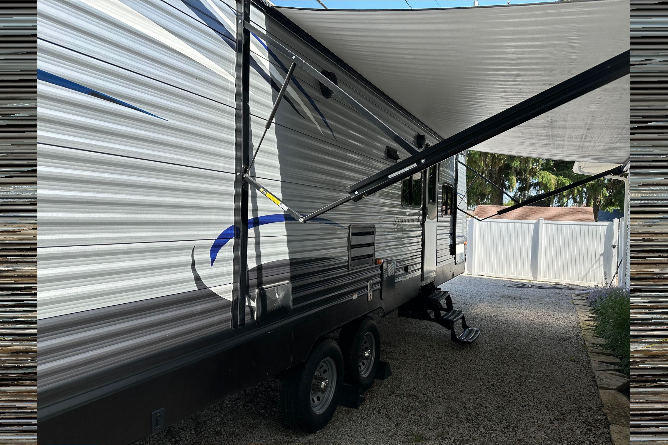 2017 Keystone Summerland 2980BH Sleeps 9!!