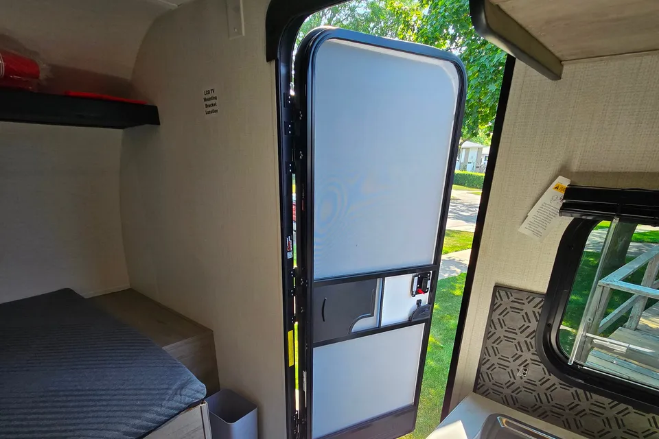 Koungrith's Cruiser RV AVENIR Travel Trailer