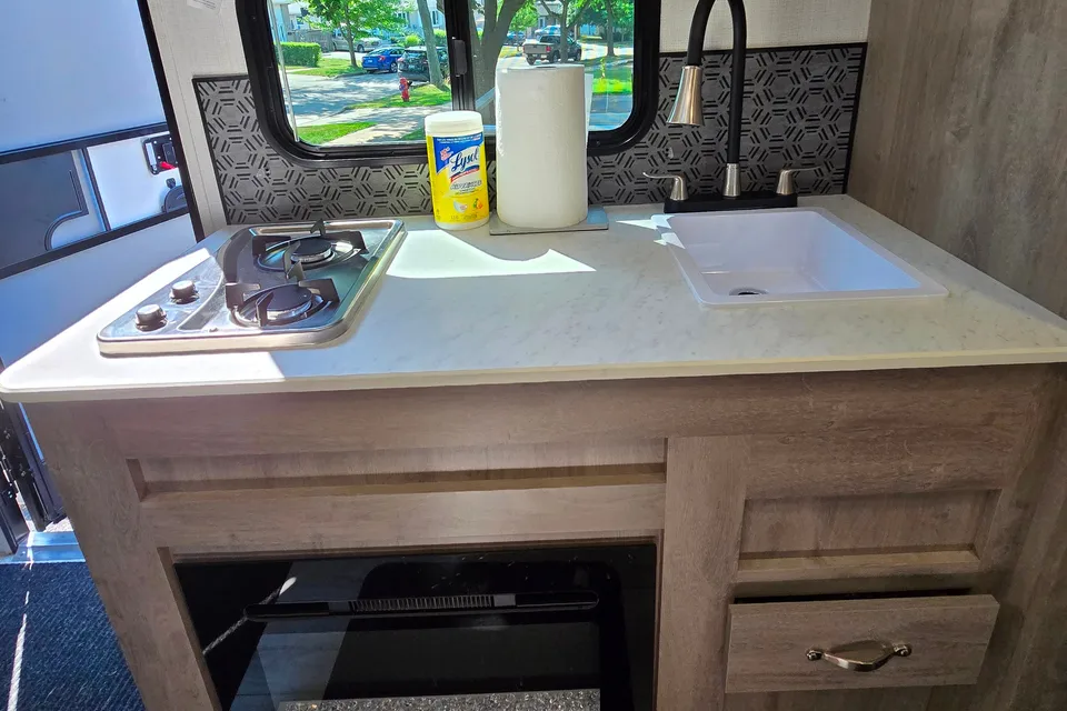 Koungrith's Cruiser RV AVENIR Travel Trailer