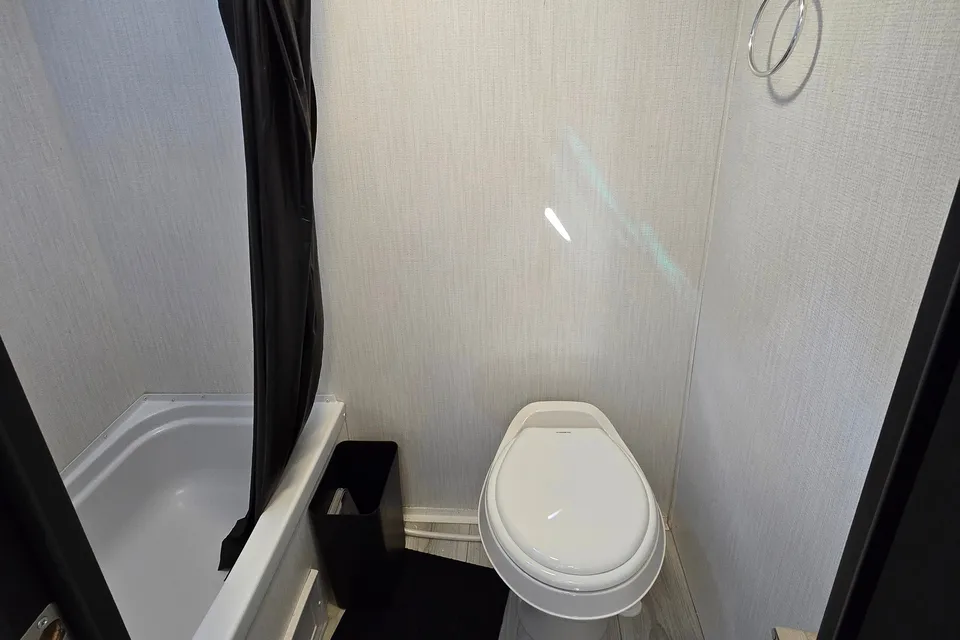 Koungrith's Cruiser RV AVENIR Travel Trailer