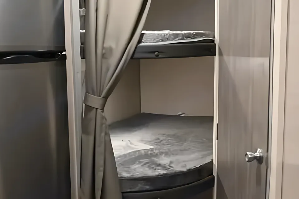 'Cat' the 2022 Coachmen Catalina Summit ACO900