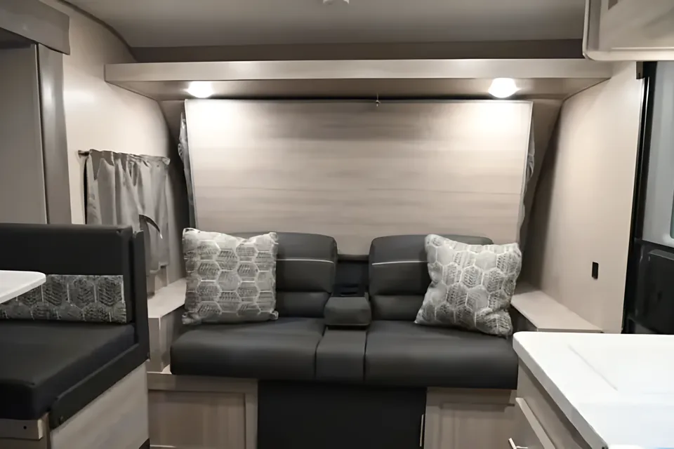 'Cat' the 2022 Coachmen Catalina Summit ACO900