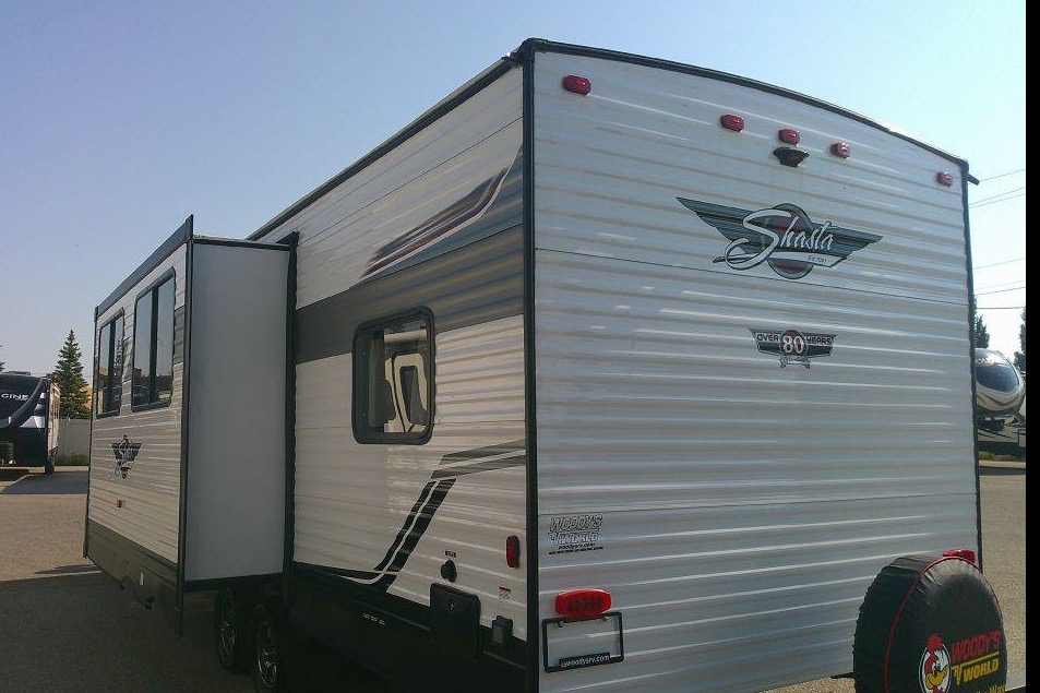 Max’s Shasta 26DB Travel Trailer
