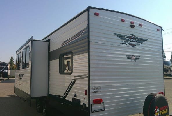 Max’s Shasta 26DB Travel Trailer