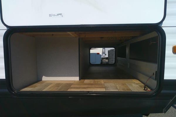 Max’s Shasta 26DB Travel Trailer