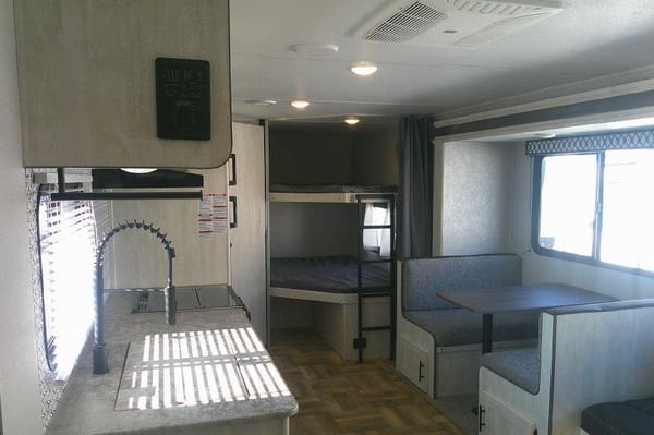 Max’s Shasta 26DB Travel Trailer