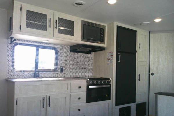 Max’s Shasta 26DB Travel Trailer