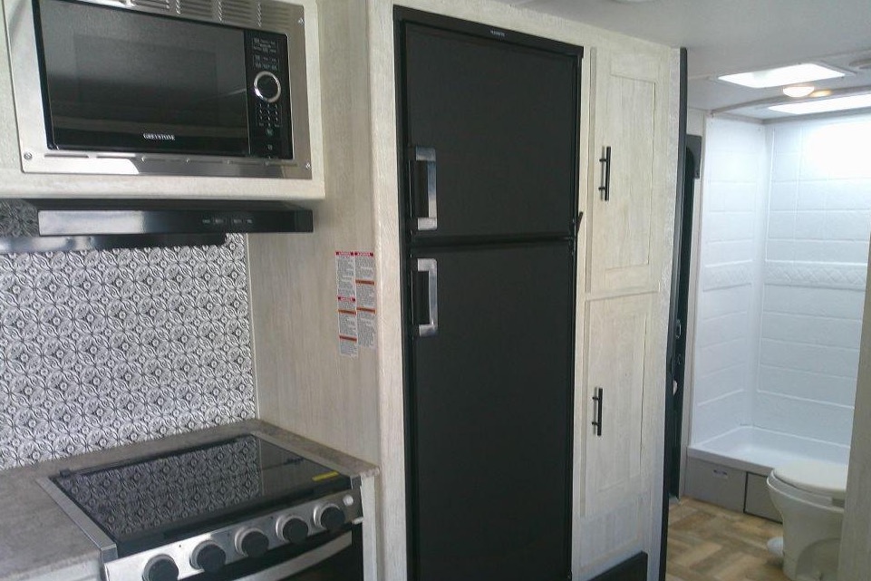 Max’s Shasta 26DB Travel Trailer