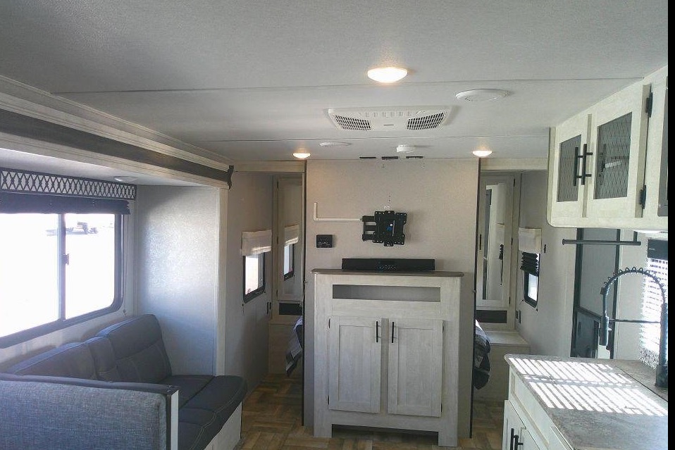 Max’s Shasta 26DB Travel Trailer