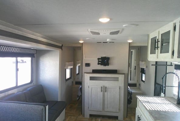 Max’s Shasta 26DB Travel Trailer