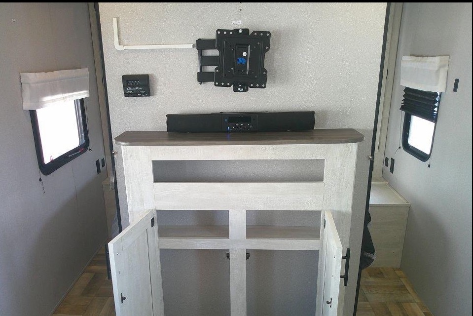 Max’s Shasta 26DB Travel Trailer