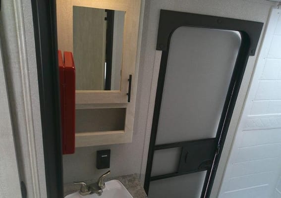 Max’s Shasta 26DB Travel Trailer