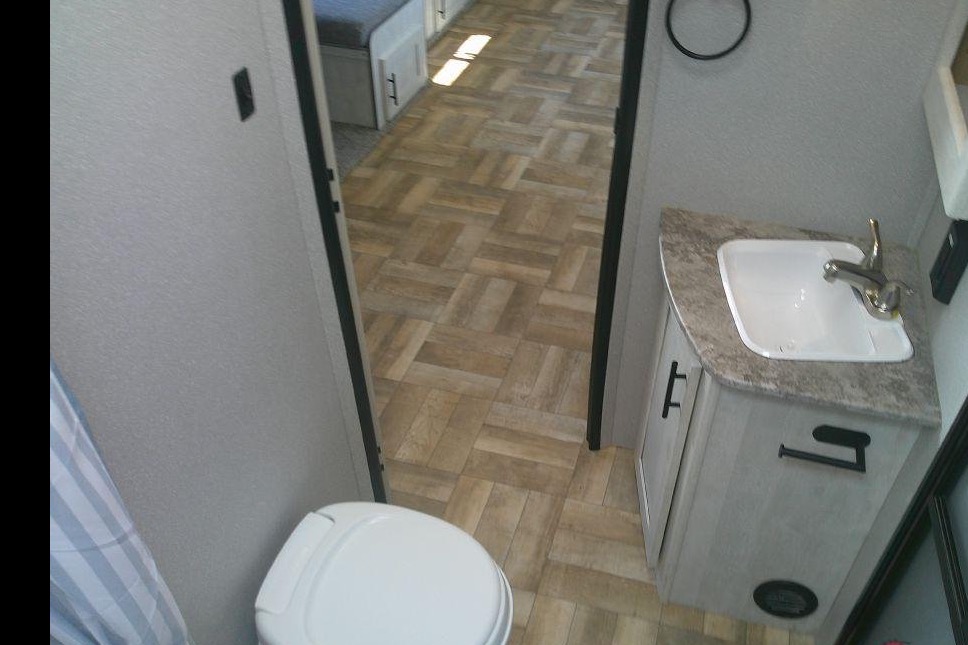 Max’s Shasta 26DB Travel Trailer