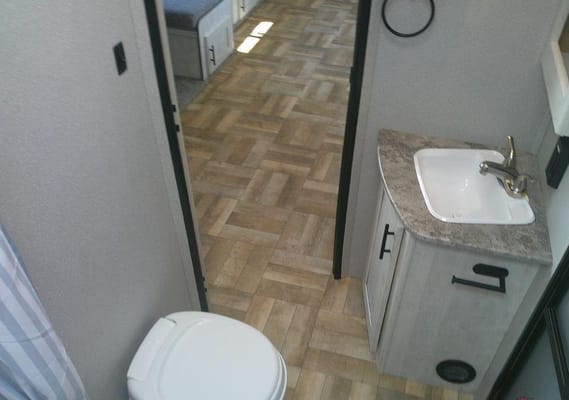 Max’s Shasta 26DB Travel Trailer