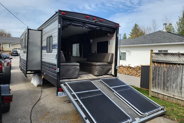 Family friendly toy hauler