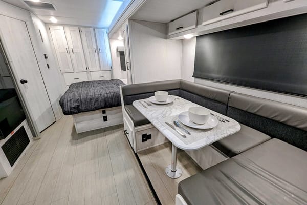 2023 Mercedes-Benz 24' Class-C (Diesel)