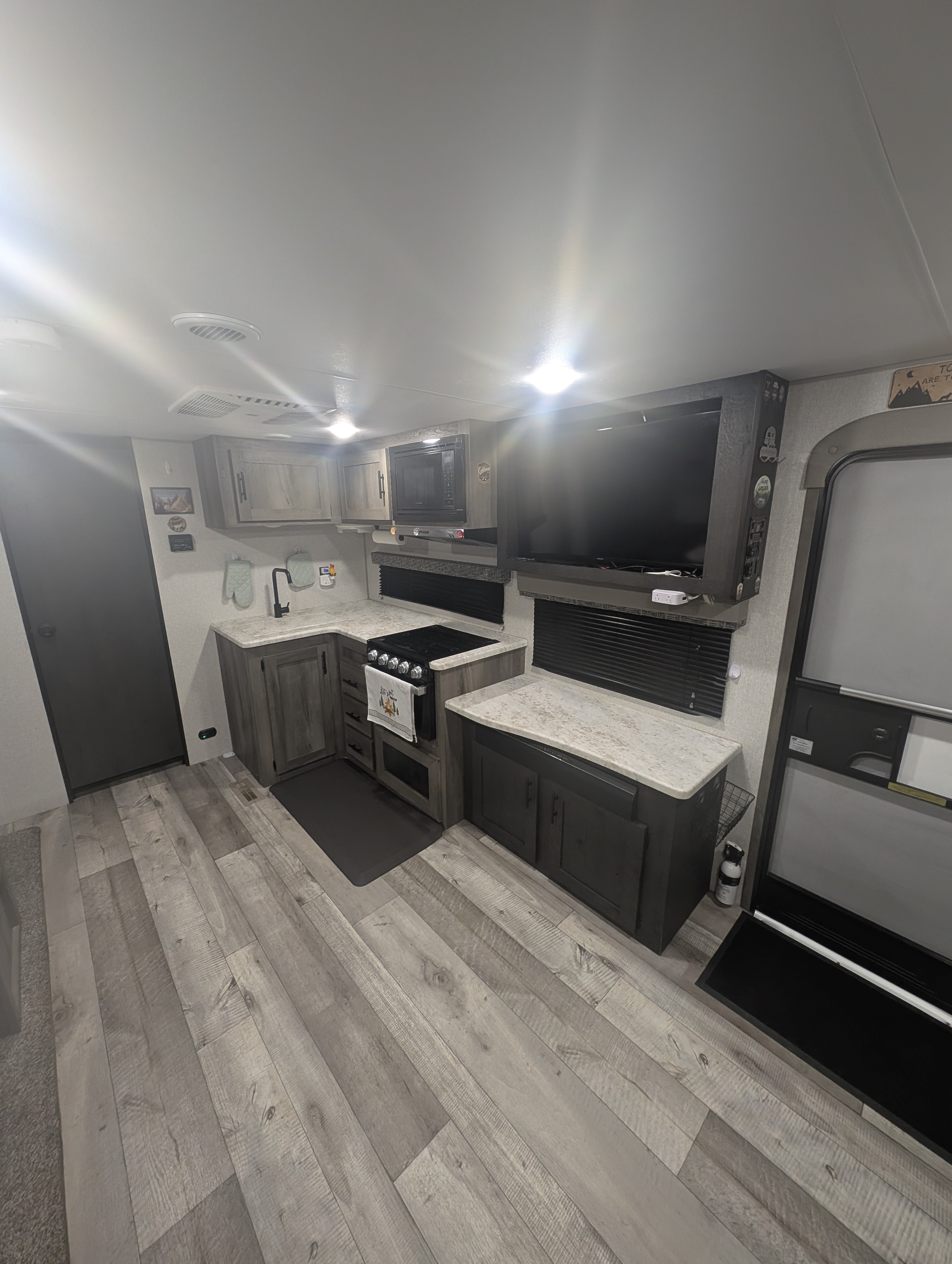 Robert's 2021 KZ Sportsmen 281bhse Travel Trailer