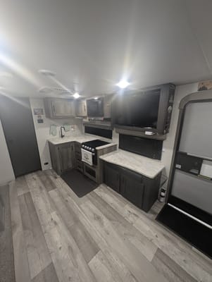Robert's 2021 KZ Sportsmen 281bhse Travel Trailer