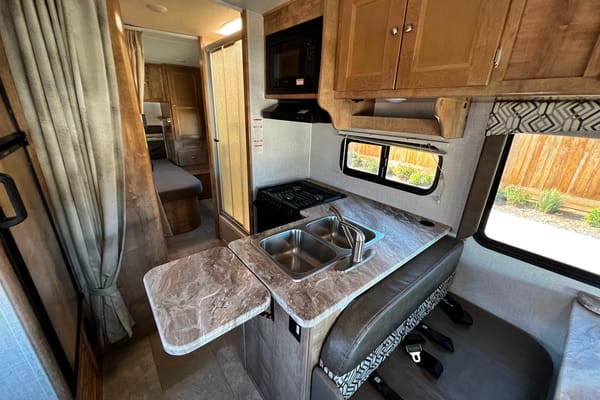 Perfect RV Getaway - 2020 Coachmen Leprechaun