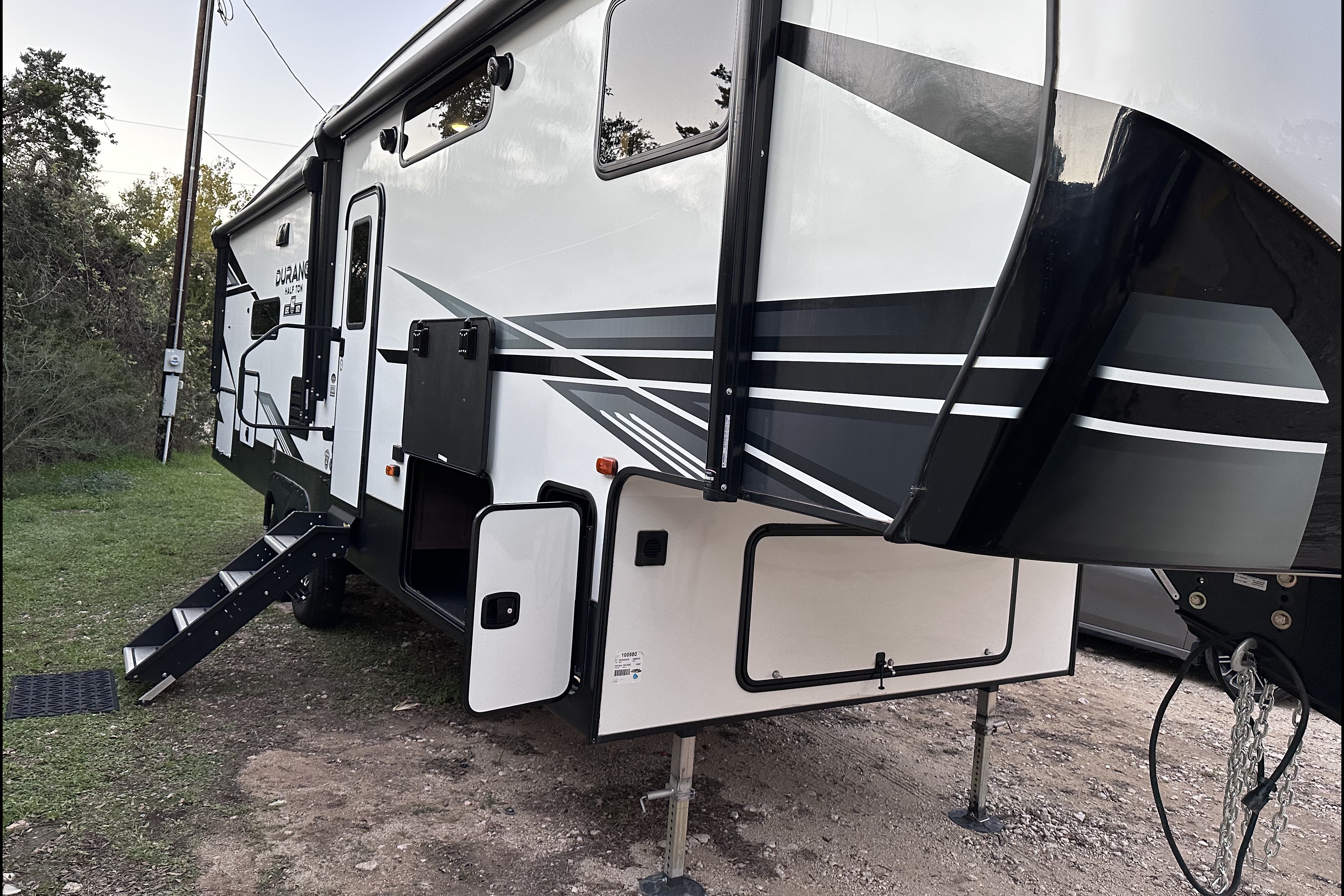 Lee’s KZ Durango half ton Fifth Wheel