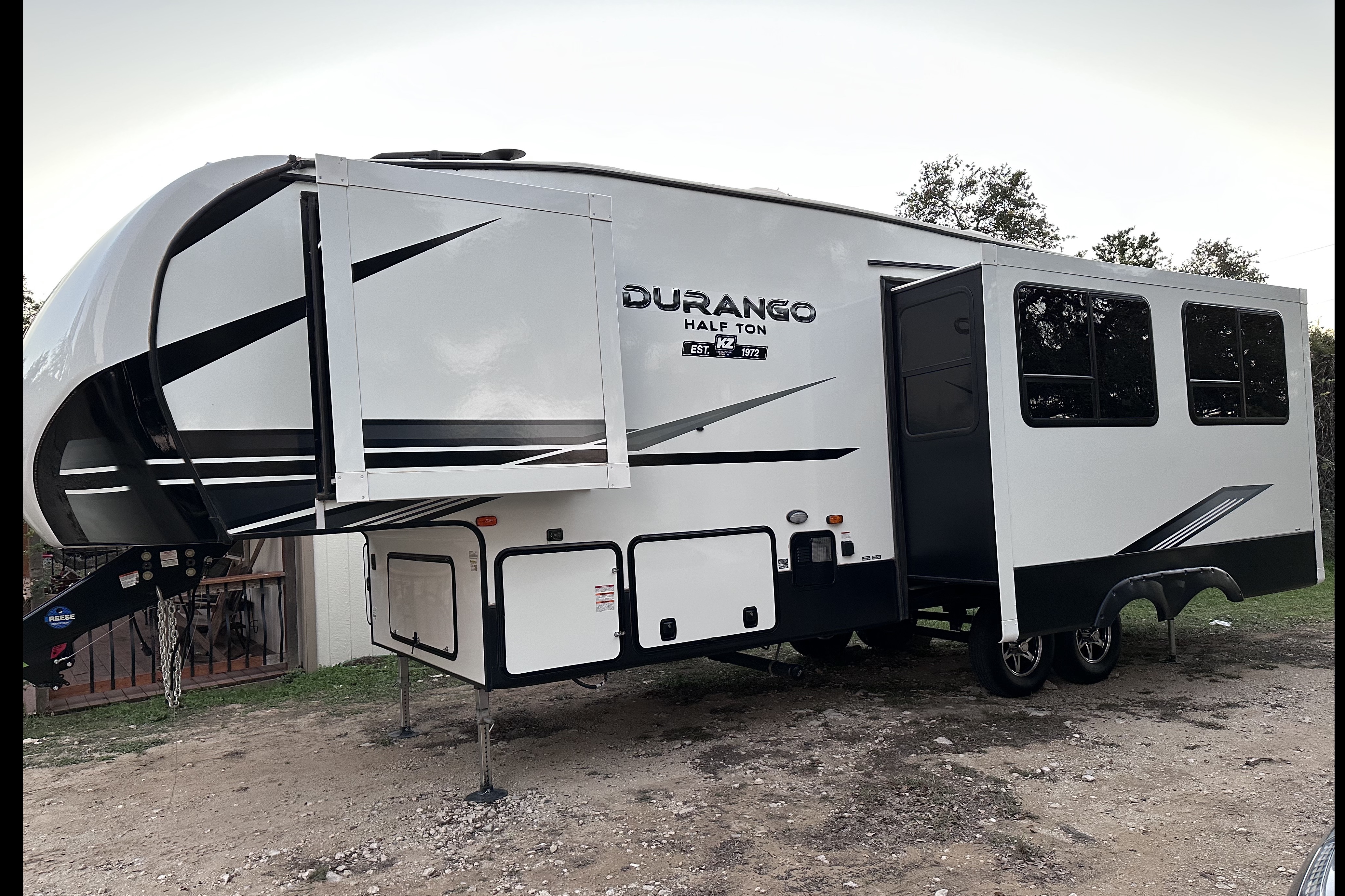 Lee’s KZ Durango half ton Fifth Wheel