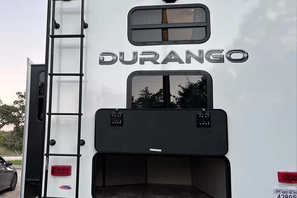Lee’s KZ Durango half ton Fifth Wheel