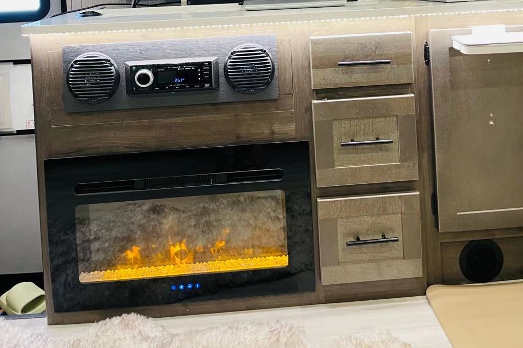 2022 Coachmen Leprechaun Ford 450 Class C,  Sleep 8 people, cozy like home.