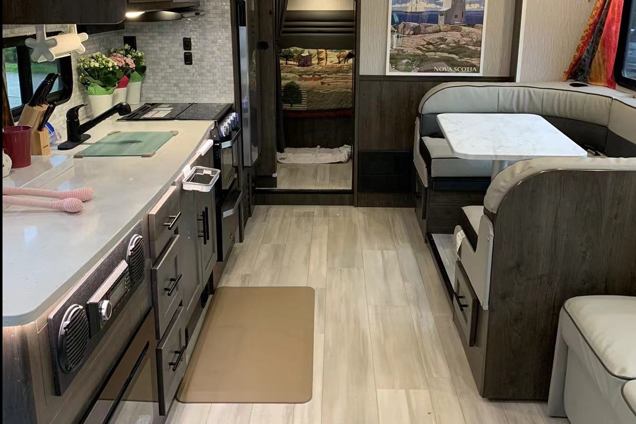 2022 Coachmen Leprechaun Ford 450 Class C,  Sleep 8 people, cozy like home.