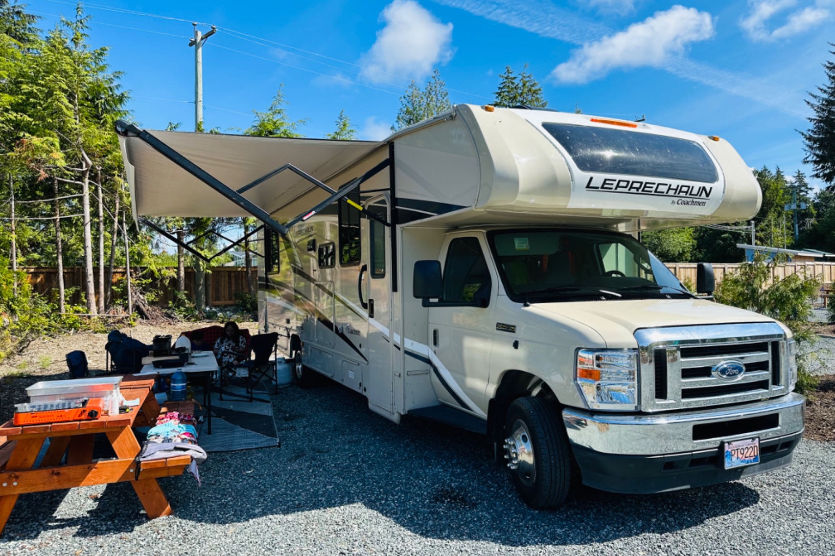 2022 Coachmen Leprechaun Ford 450 Class C,  Sleep 8 people, cozy like home.