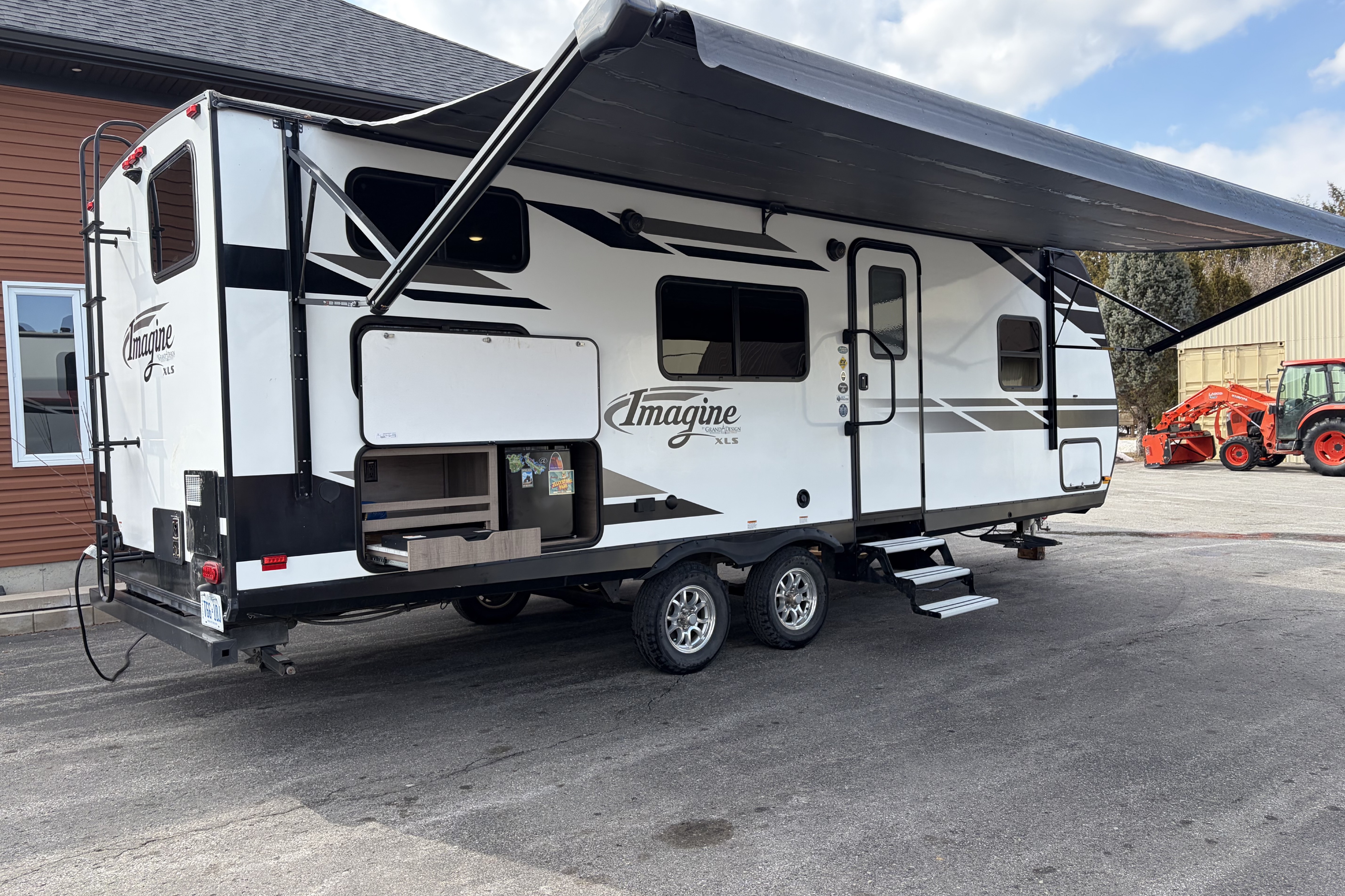Pascale's Grand Design 2021 Grand Design Imagine XLS 23BHE Travel Trailer