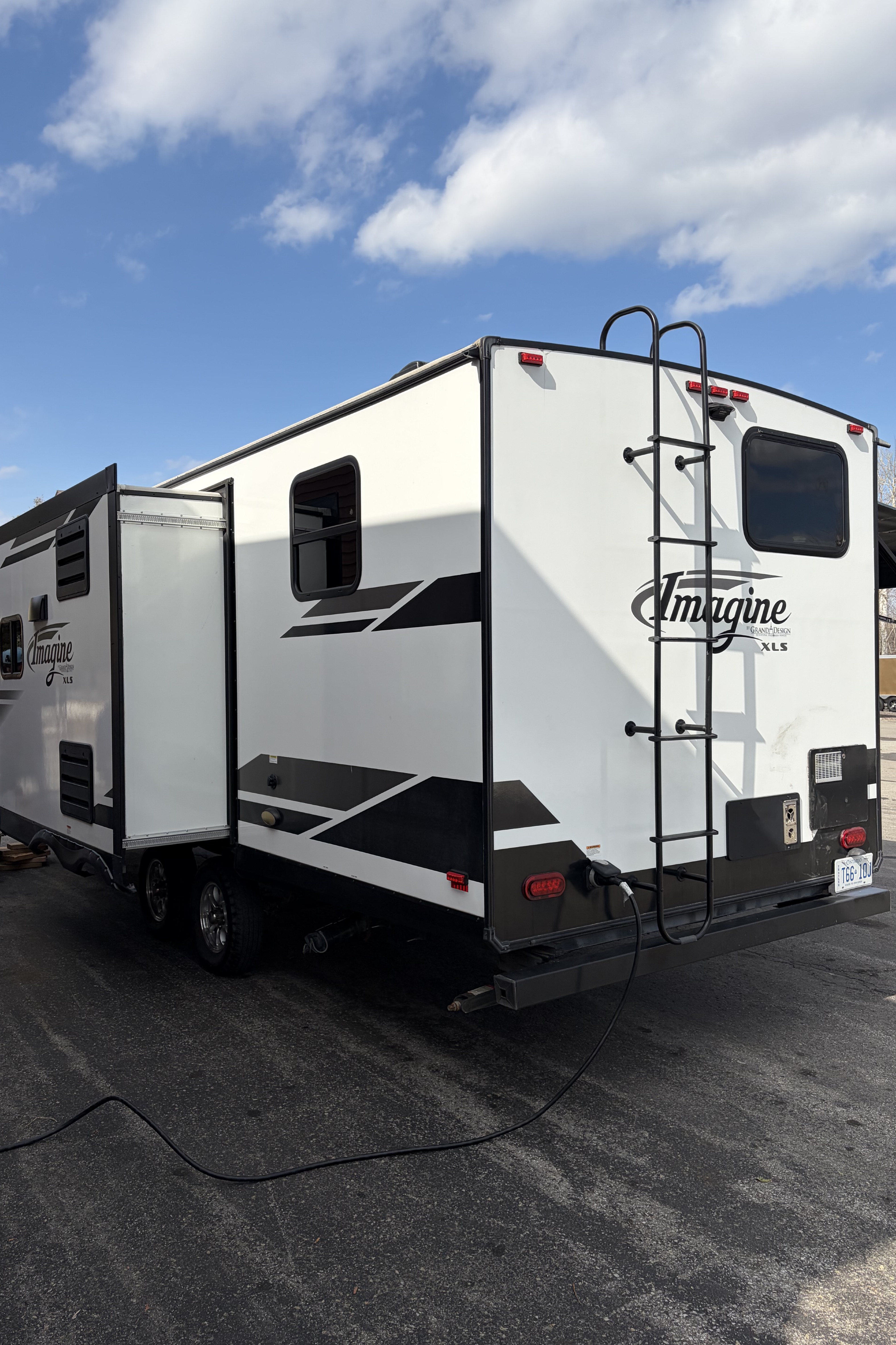 Pascale's Grand Design 2021 Grand Design Imagine XLS 23BHE Travel Trailer