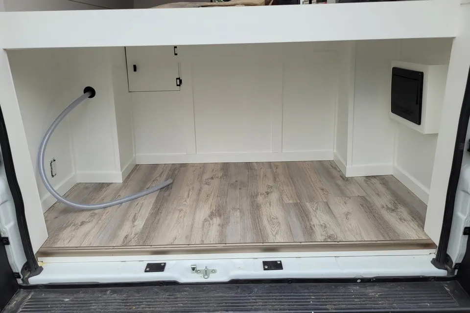 Cozy custom crafted van with Shower, Toilet, A/C , Heat, Solar and more