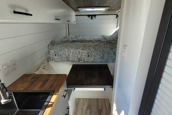 Cozy custom crafted van with Shower, Toilet, A/C , Heat, Solar and more