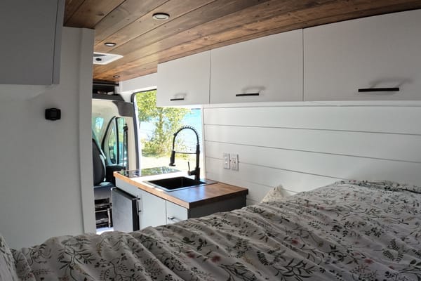 Cozy custom crafted van with Shower, Toilet, A/C , Heat, Solar and more