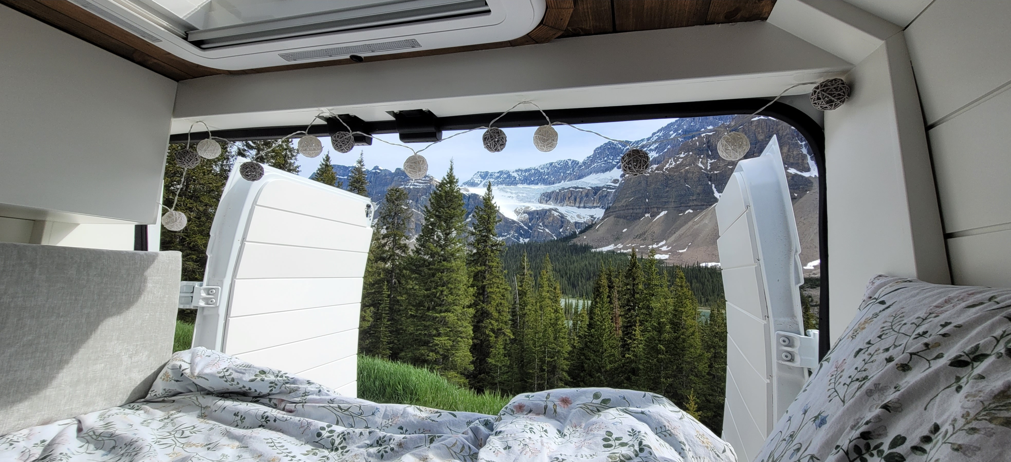 Cozy custom crafted van with Shower, Toilet, A/C , Heat, Solar and more