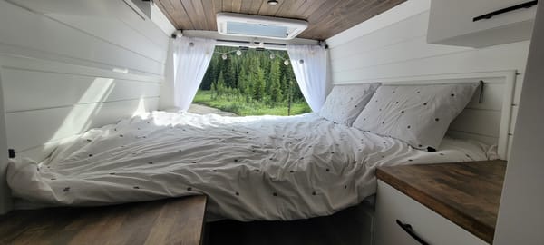 Cozy custom crafted van with Shower, Toilet, A/C , Heat, Solar and more