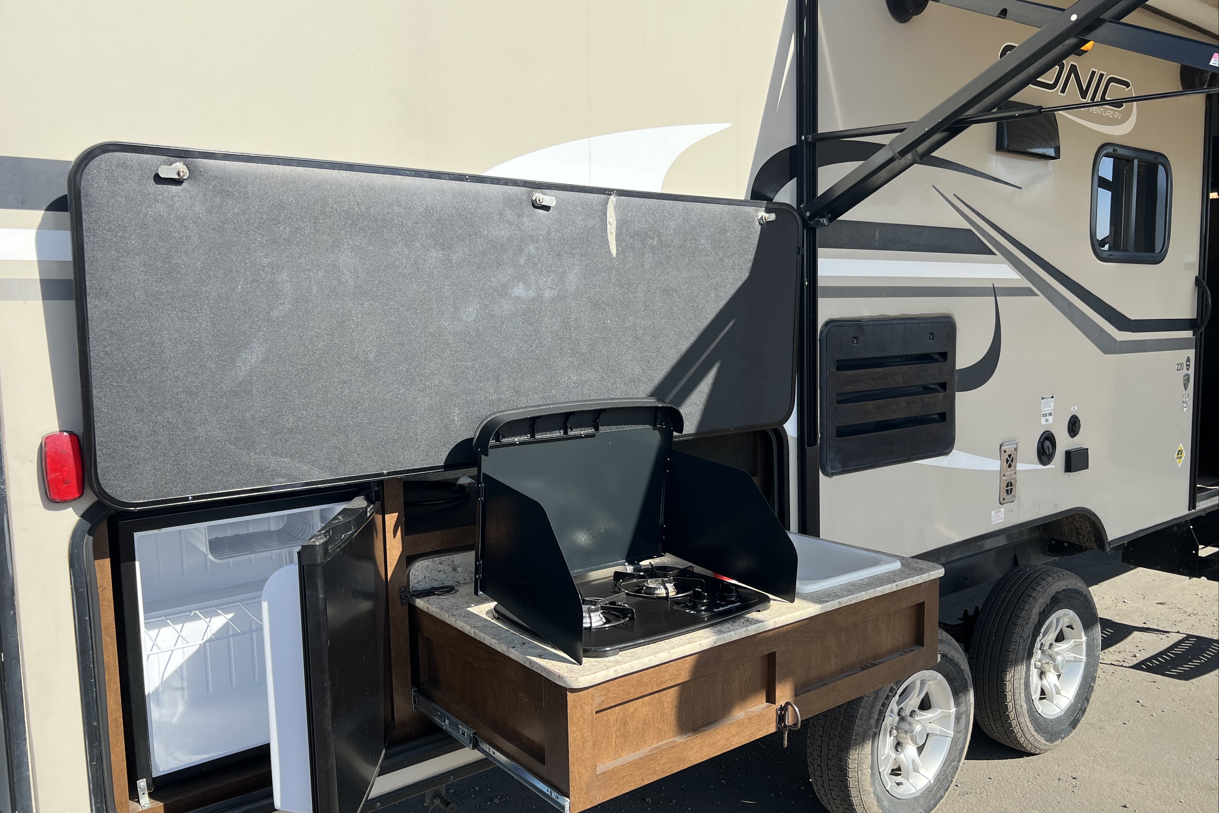 Jing's Venture RV Sonic 220 Travel Trailer