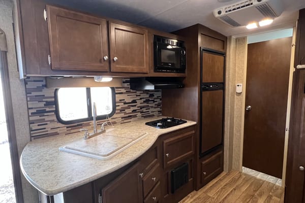 ⭐ Jing’s EasyTow Retreat 220