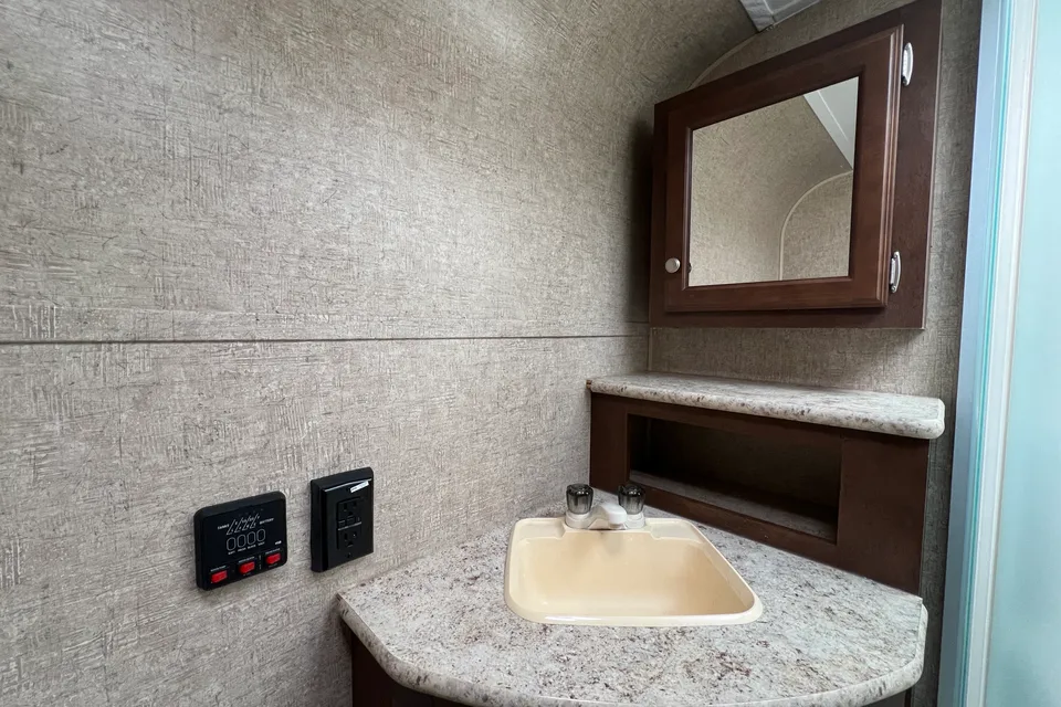⭐ Jing’s EasyTow Retreat 220