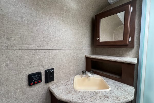 ⭐ Jing’s EasyTow Retreat 220